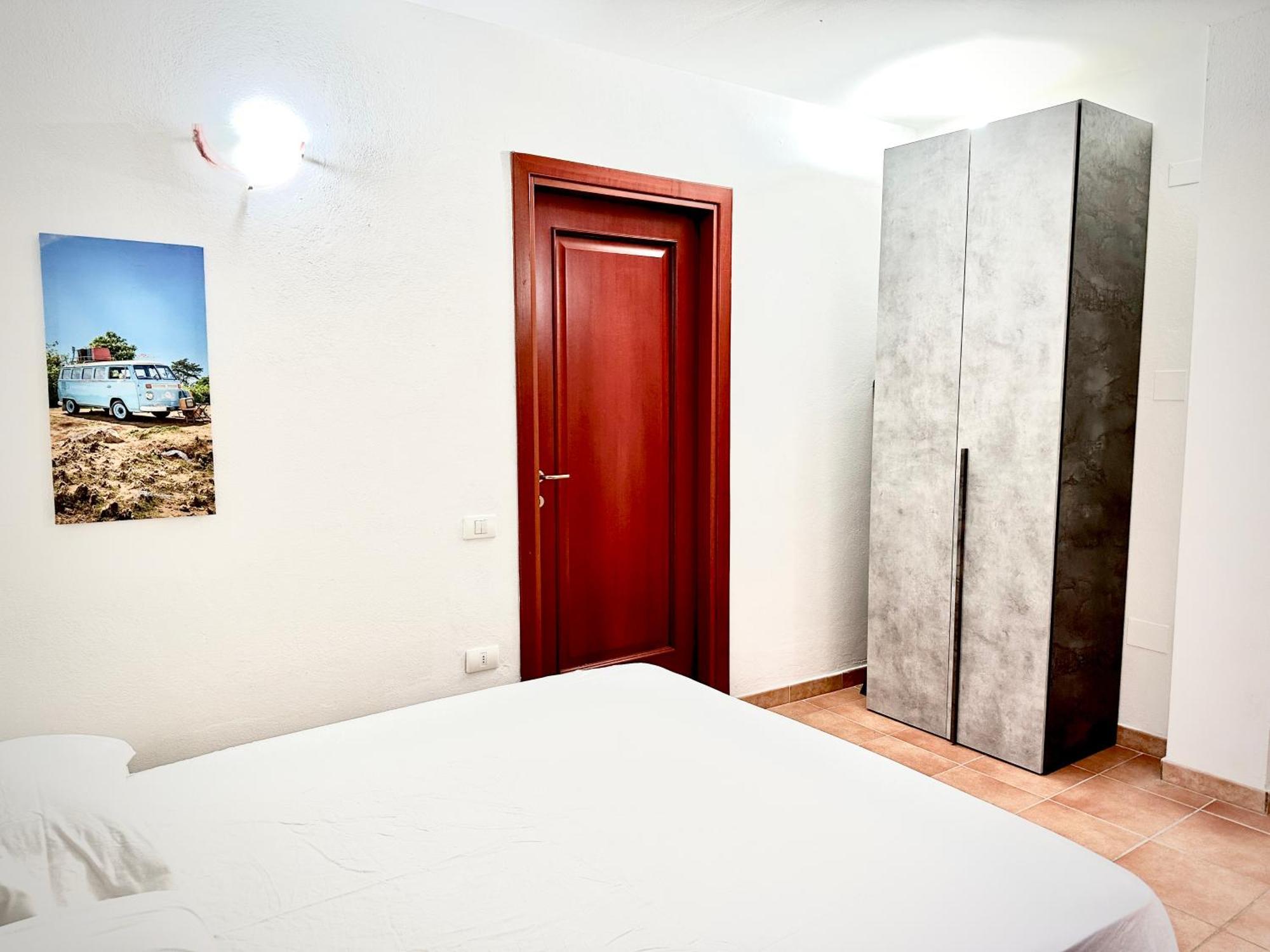 Poetto Beach Apartment กวาร์ตู ซานเตเลนา ภายนอก รูปภาพ